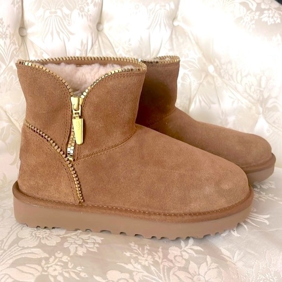 Brand New UGG Mini Florence Slip On Sheepskin Wool Boots Chestnut w/ Gold Tone - Picture 13 of 15